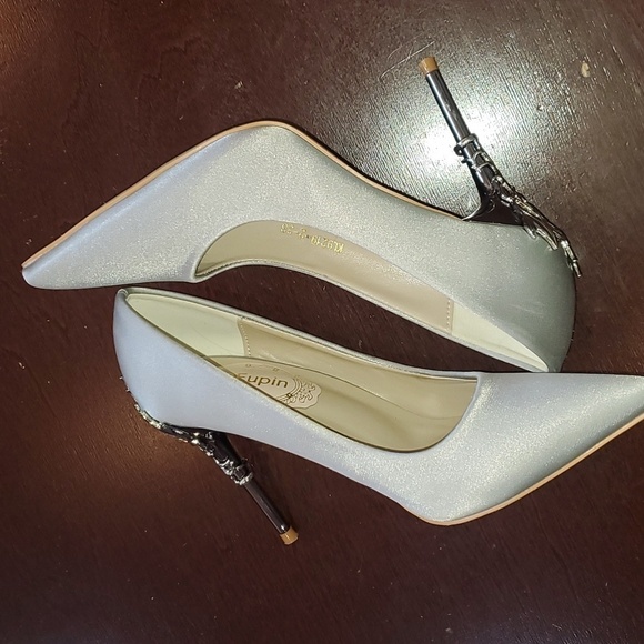 JOEupin Silver Pointed Toe Decorative High 5" Heeled Sz. 6 (36) Shoes - Picture 7 of 16